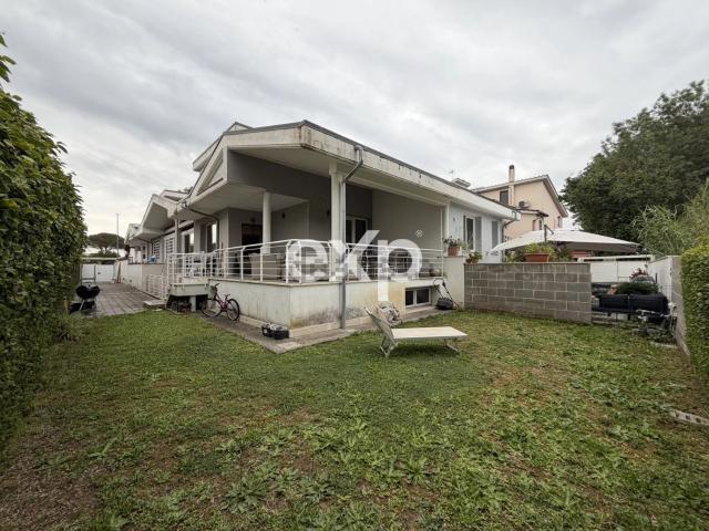 Villetta a schiera in vendita di 175 m² in Via Alfredo Gargiulo, 84