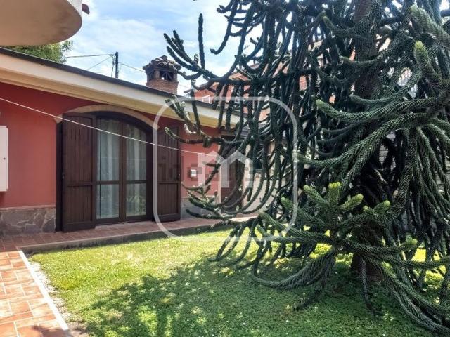 Villetta a schiera in vendita di 175 m² in Via Giulianello