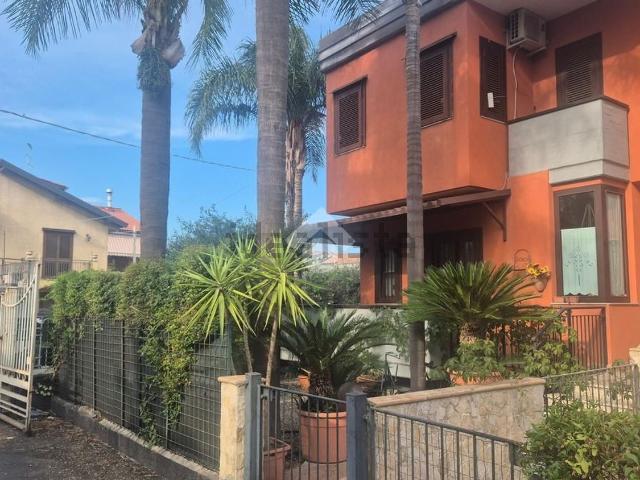 Villetta a schiera in vendita di 175 m² in Via D&apos Amico, 7
