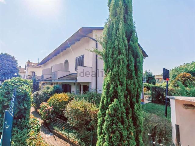 Villetta a schiera in vendita di 175 m² in Via IV Novembre, 31