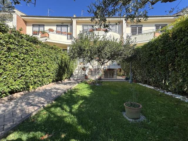 Villetta a schiera in vendita di 175 m² in Via Mario Gentilini, 42