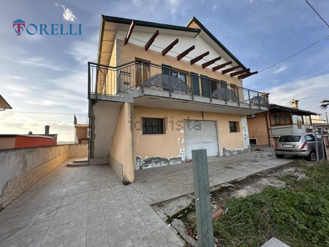Villetta a schiera in vendita di 175 m² in Via Sbarra, 36