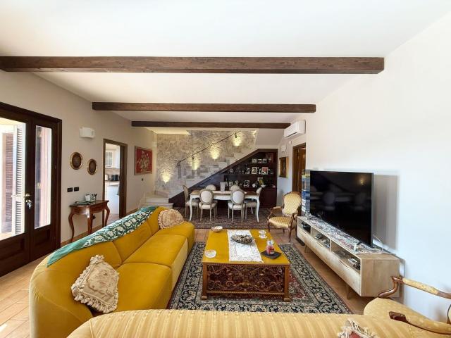 Villetta a schiera in vendita di 175 m² in Viale San Donato, 2