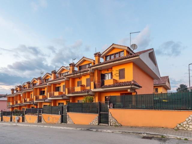 Villetta a schiera in vendita di 175 m² in Piazza Salvo D&apos Acquisto
