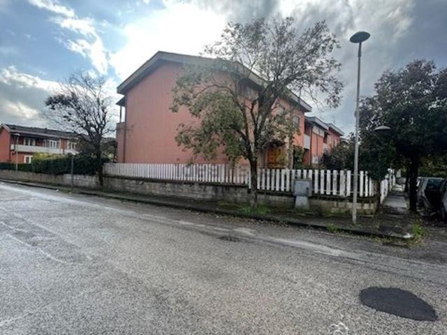 Villetta a schiera in vendita di 176 m² in Via Cavariccio