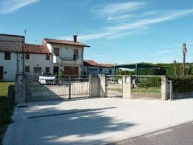 Villetta a schiera in vendita di 176 m² in Via Caseggiato, 18