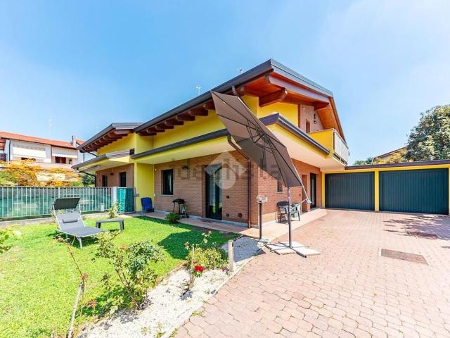 Villetta a schiera in vendita di 176 m² in Via Alessandro Manzoni