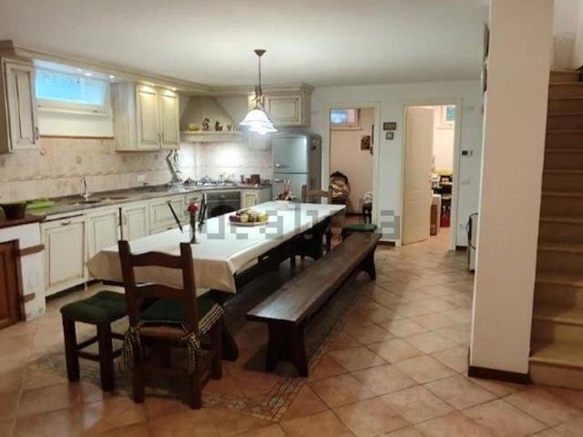 Villetta a schiera in vendita di 176 m² in Via Giacomo Giacosa