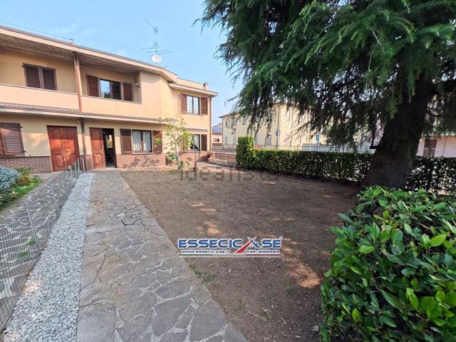Villetta a schiera in vendita di 176 m² in Via Europa, 2