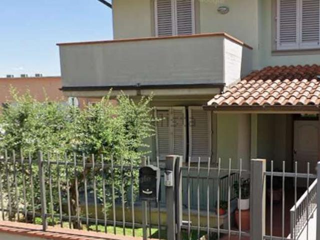 Villetta a schiera in vendita di 177 m² in Via Giacomo Puccini, 39