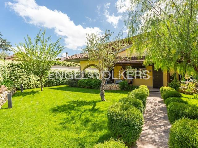 Villetta a schiera in vendita di 177 m² in Via dell&apos Equinozio