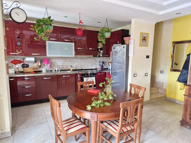 Villetta a schiera in vendita di 177 m² in Via Franco Gentilini