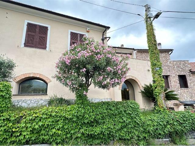 Villetta a schiera in vendita di 177 m² in Via San Bernardo, 10