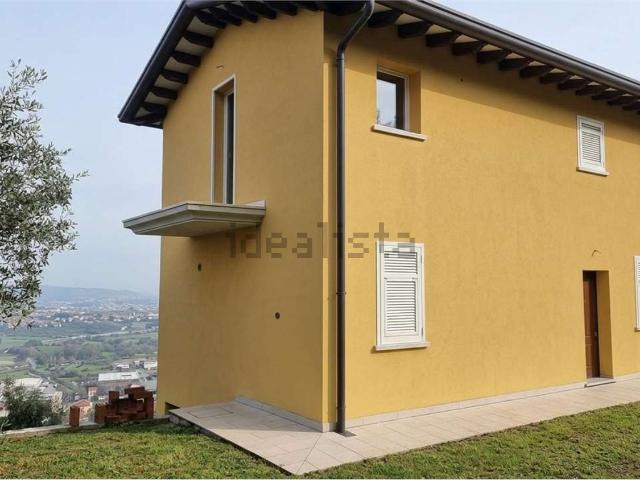 Villetta a schiera in vendita di 178 m² in Via Marzabotto, 22