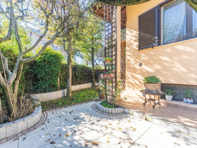 Villetta a schiera in vendita di 178 m² in Largo Rovedine, 18