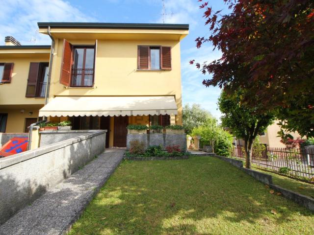 Villetta a schiera in vendita di 179 m² in Via delle Rose