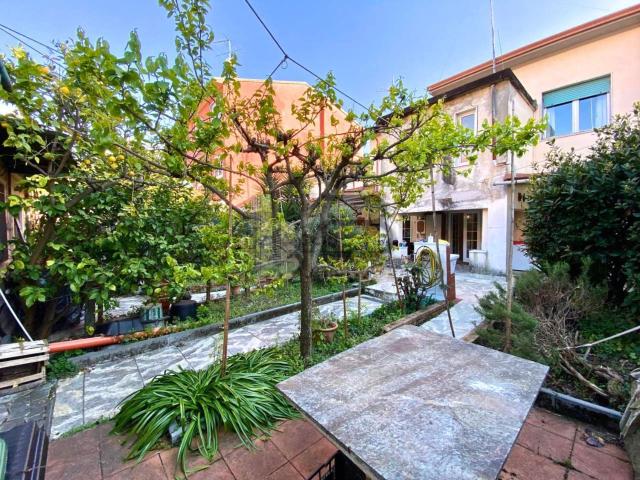 Villetta a schiera in vendita di 180 m² in Via Camillo Prampolini