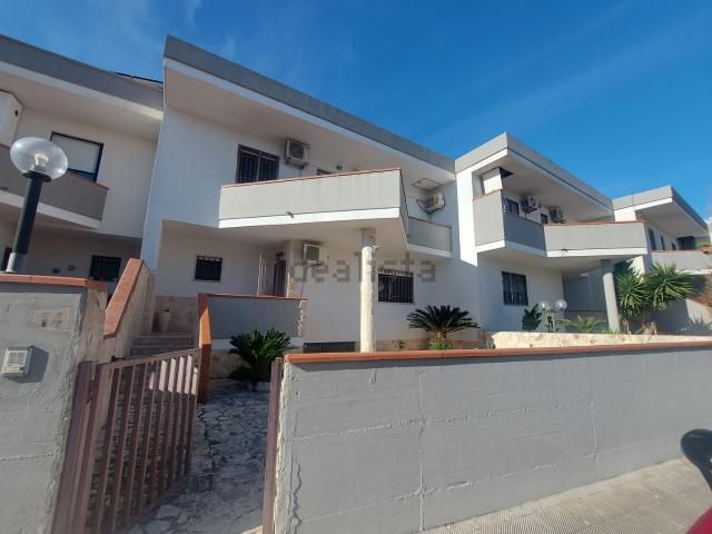 Villetta a schiera in vendita di 180 m² in Via Carlo Cacace, 302