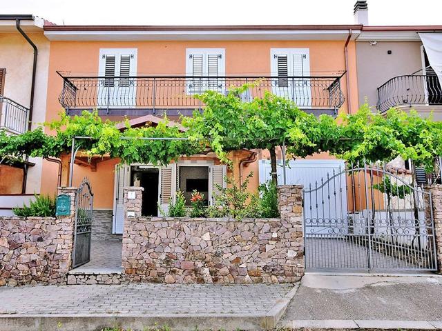 Villetta a schiera in vendita di 180 m² in Via Gavino Achena, 7