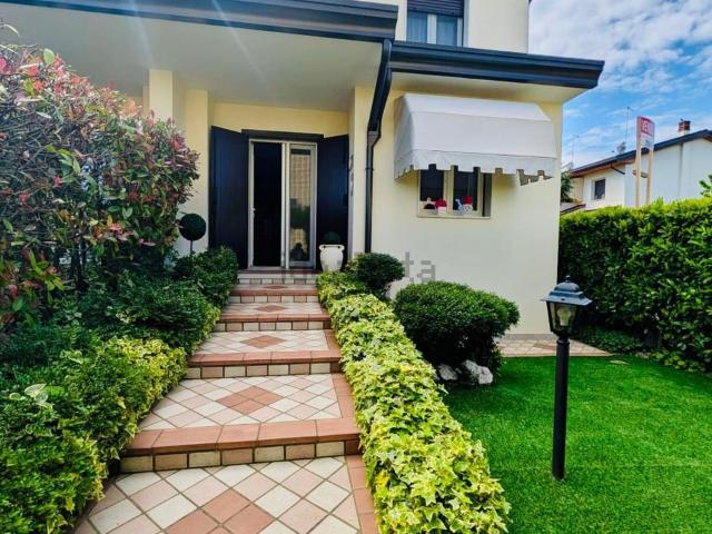 Villetta a schiera in vendita di 180 m² in Via Guardi