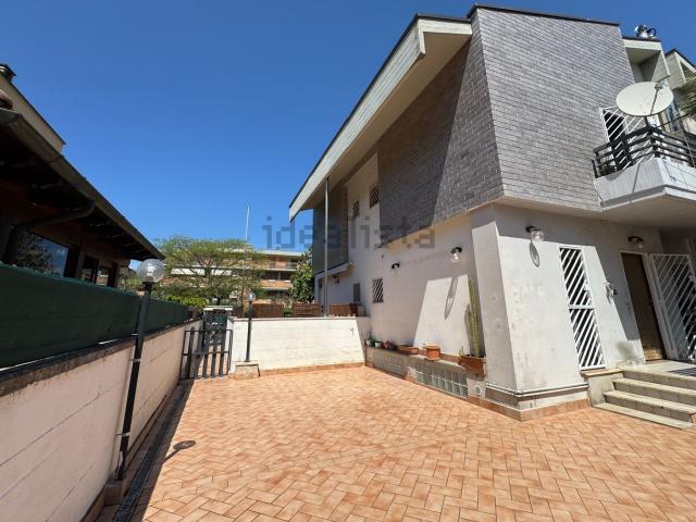 Villetta a schiera in vendita di 180 m² in Via del Fontanile Anagnino, 124