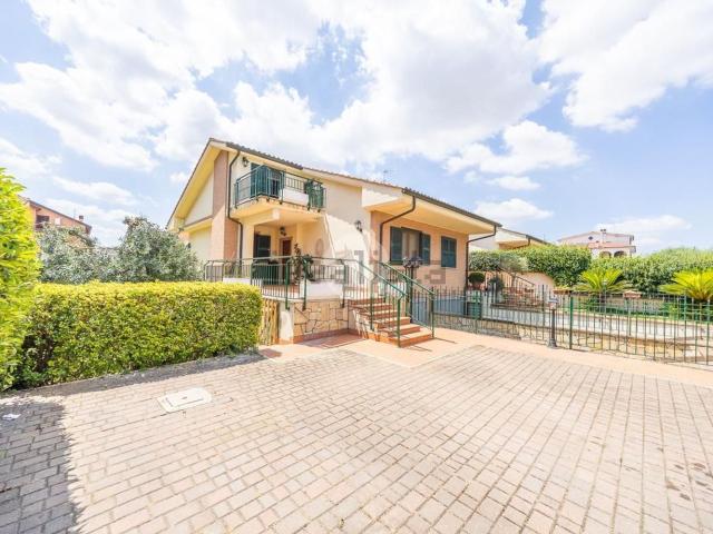Villetta a schiera in vendita di 180 m² in Via del Fosso dell&apos Osa, 426