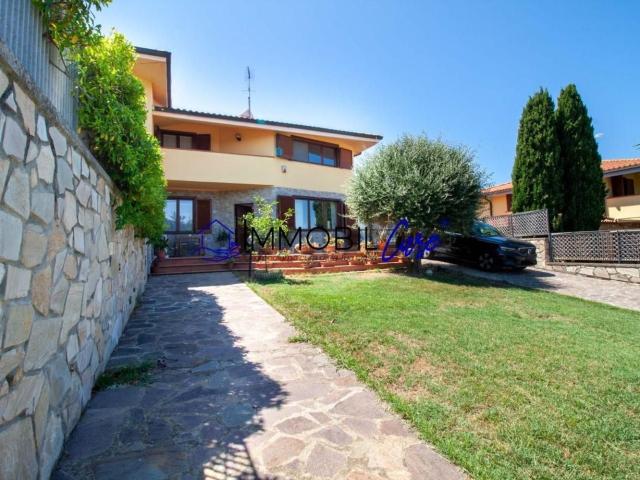 Villetta a schiera in vendita di 180 m² in Via della Malva
