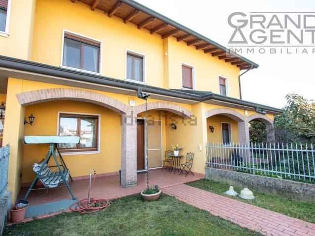 Villetta a schiera in vendita di 180 m² in Via Eugenio Montale, 10