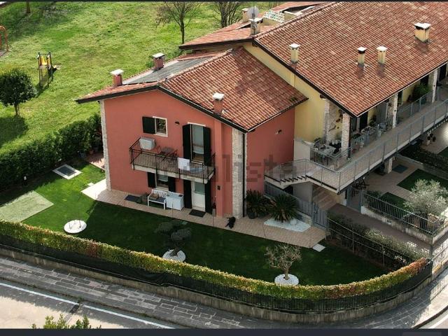 Villetta a schiera in vendita di 180 m² in Via Ex Internati