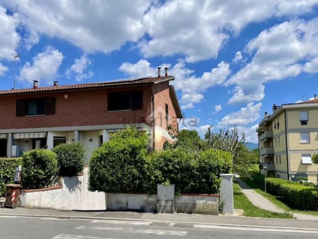 Villetta a schiera in vendita di 180 m² in Via Famiglia Ubaldini