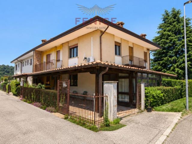 Villetta a schiera in vendita di 180 m² in Via Feltrina Nord, 87