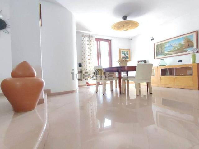 Villetta a schiera in vendita di 180 m² in Via Francesco Santoruvo, 12