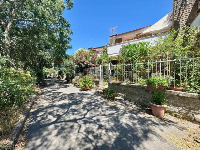 Villetta a schiera in vendita di 180 m² in Via Onorato Carlandi, 33