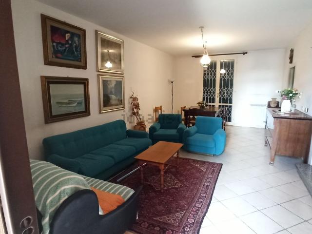 Villetta a schiera in vendita di 180 m² in Via Lago di Lugano, 56