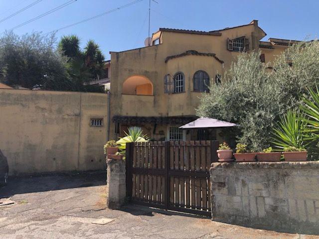 Villetta a schiera in vendita di 180 m² in Via Monginevro