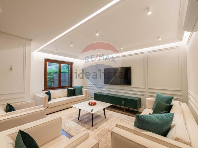 Villetta a schiera in vendita di 180 m² in Via Maestri del Lavoro, 12