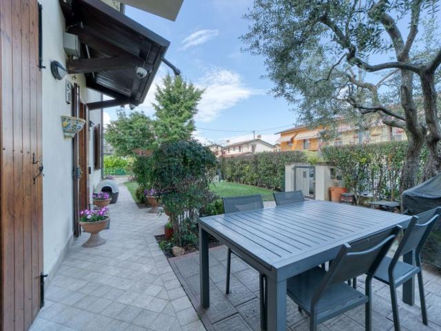 Villetta a schiera in vendita di 180 m² in Via Miazzo