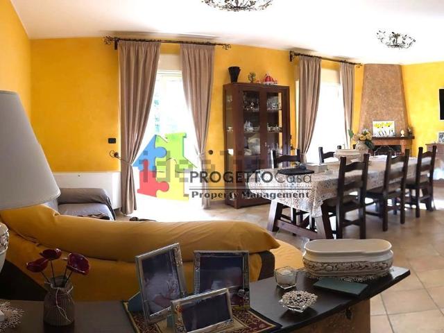 Villetta a schiera in vendita di 180 m² in Via Sandro Pertini