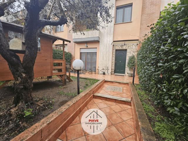 Villetta a schiera in vendita di 180 m² in Via Santa Maria