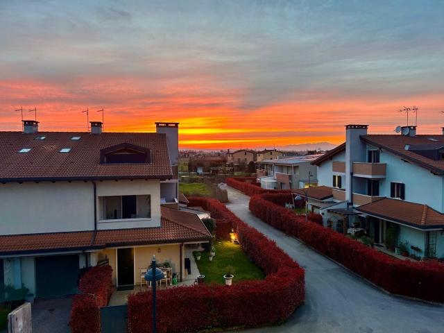 Villetta a schiera in vendita di 180 m² in Via Silvio Pellico, 7