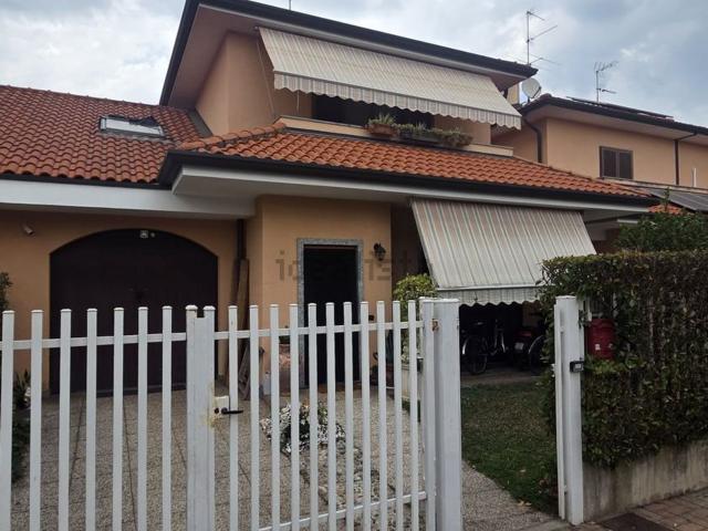 Villetta a schiera in vendita di 180 m² in Via Stelvio, 12