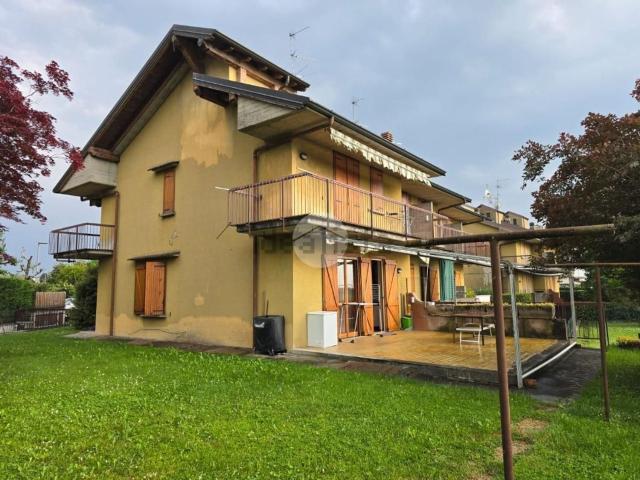 Villetta a schiera in vendita di 180 m² in Via U. Foscolo, 18