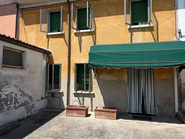 Villetta a schiera in vendita di 180 m² in Vicolo Ghetto, 2