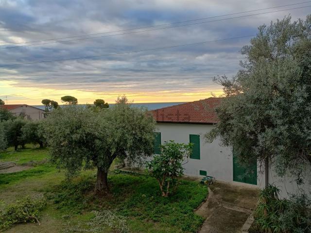 Villetta a schiera in vendita di 180 m² in Contrada Rovitti, 2