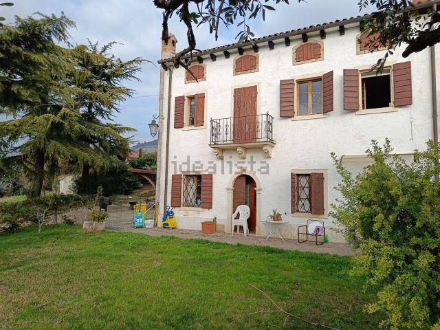 Villetta a schiera in vendita di 182 m² in Via Castagnini