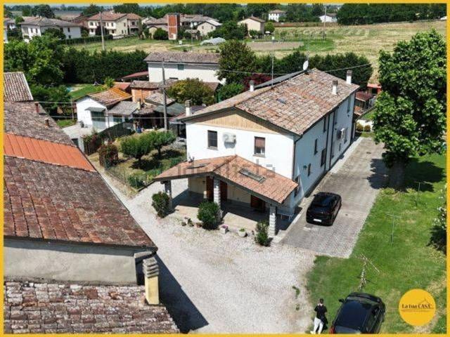 Villetta a schiera in vendita di 183 m² in Via Confine Inferiore, 141