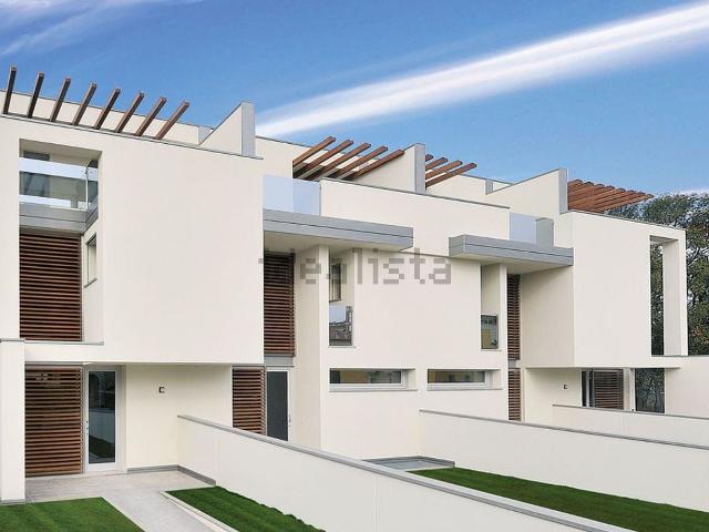Villetta a schiera in vendita di 183 m² in Via Urania