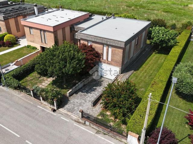Villetta a schiera in vendita di 184 m² in Via Alcide de Gasperi, 27
