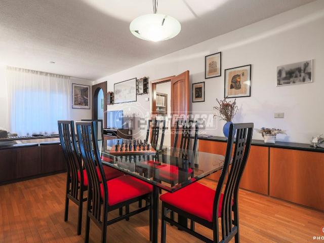 Villetta a schiera in vendita di 184 m² in Via Guido Rossa, 38