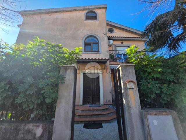 Villetta a schiera in vendita di 184 m² in Via Fiume Lao, 130